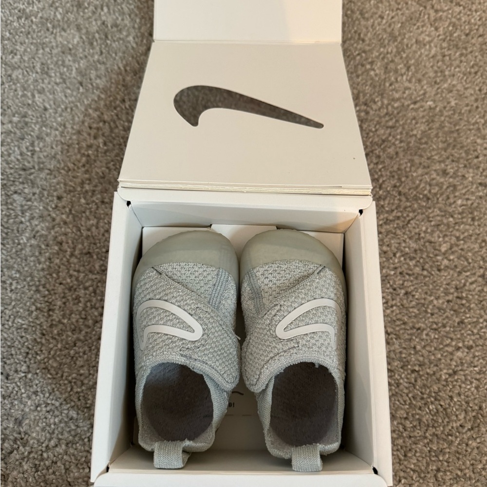 Nike Swoosh 1 Silver / Grey size 5 toddler